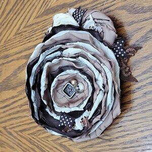 Beautiful Womens Clothing Brown Tan Flower Pin Dressy Casual Accessory Like New
